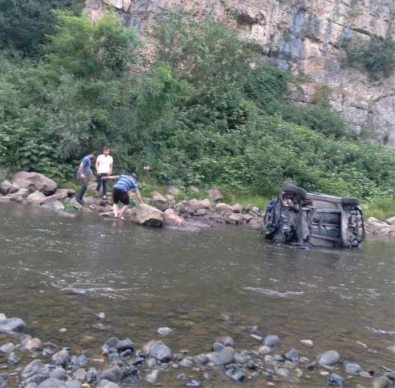 Otomobiliyle ırmağa yuvarlanan uzman onbaşı hayatını kaybetti
