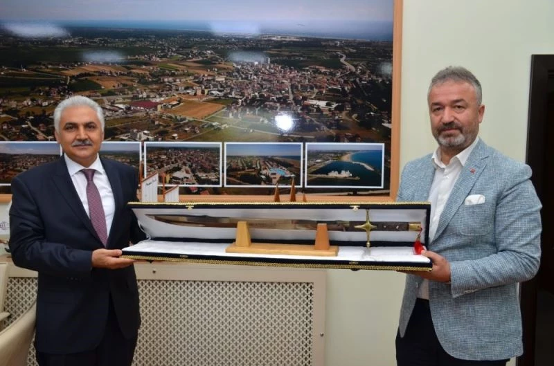 Topaloğlu’ndan Urhal’a kılıç
