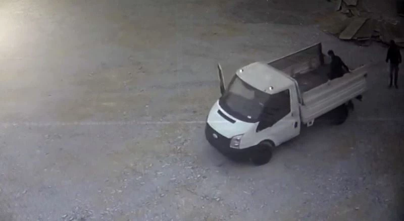 (Özel) Bekçiyi bıçakla etkisiz hale getirip, malzemeleri işte böyle çaldılar
