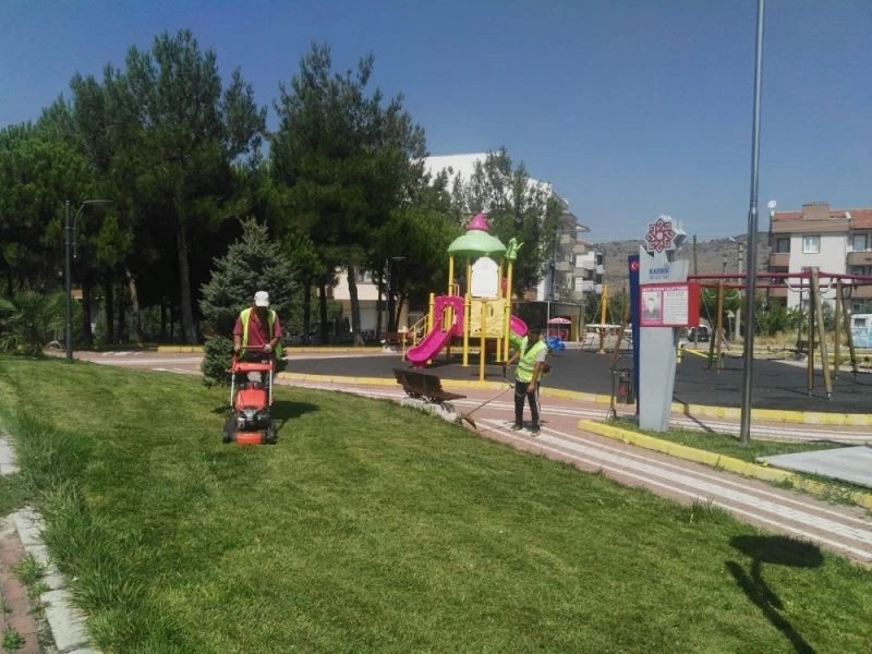 Karesi’de yeşil alanların ve kent mobilyalarının bakımı yapılıyor
