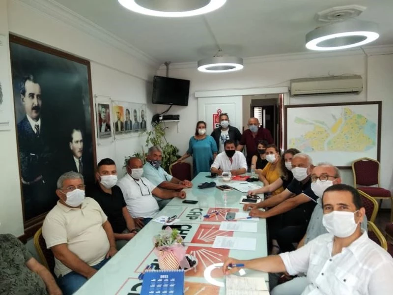 CHP Konyaaltı’nda 8 üye disiplin kuruluna sevk edildi

