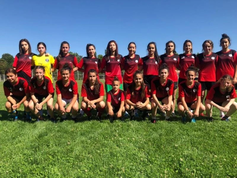 Önce ateş ölçüp sonra idmana başlıyorlar
