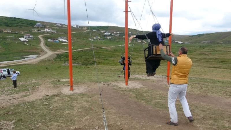 Yaylada dev salıncak keyfi
