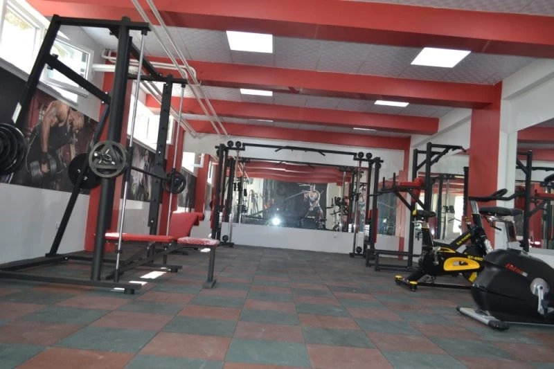 Okulun kömür deposunu fitnes salonu yaptılar
