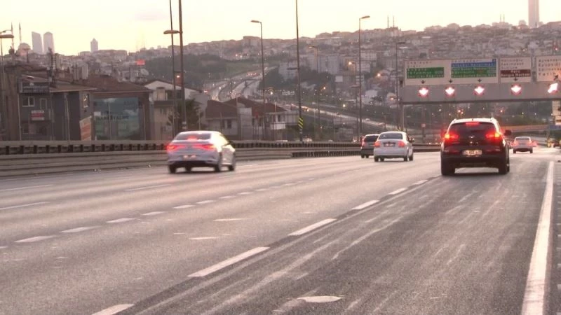Edirnekapı üst geçidinin ilk etabının tamamlanmasıyla kapatılan şeritler trafiğe açıldı
