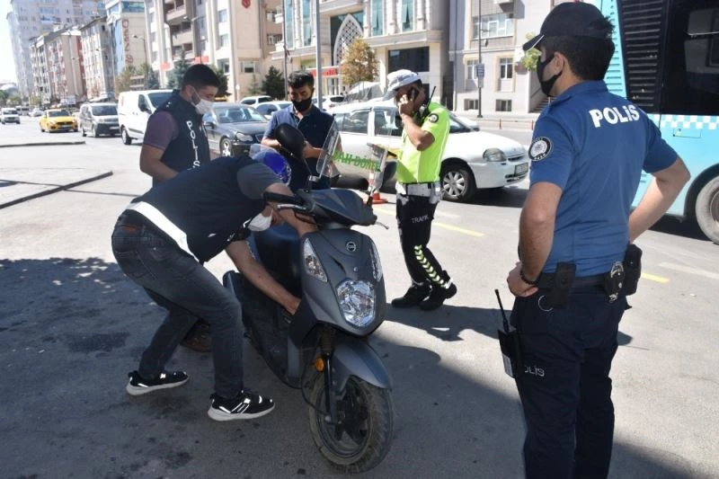 İçişleri Bakanlığınca ülke genelinde 4 bin 643 noktada eş zamanlı motosiklet uygulaması

