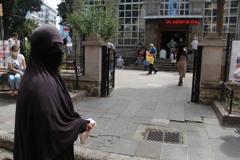 Dilencilerin ‘cuma’ nöbeti
