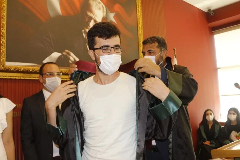 Mersin’de 11 stajyer avukat yemin edip cübbe giydi
