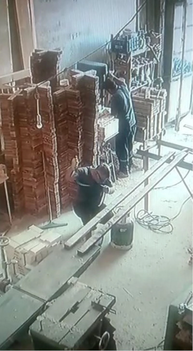 Çakmakla gaz kaçağını kontrol ederken yanıyordu
