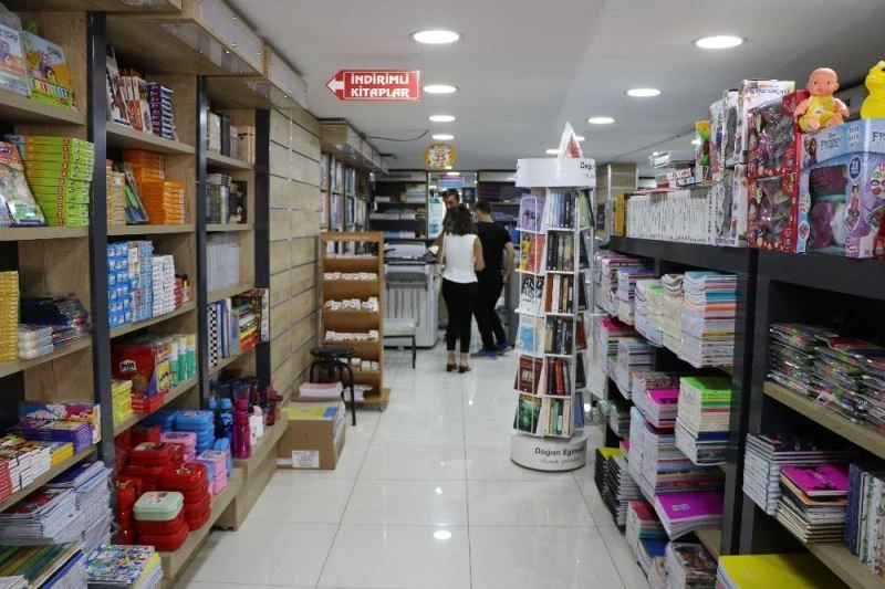Kırtasiyeler okulların açılmasını bekliyor
