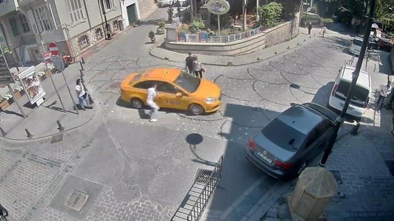 Taksicinin kapkaç anı kamerada
