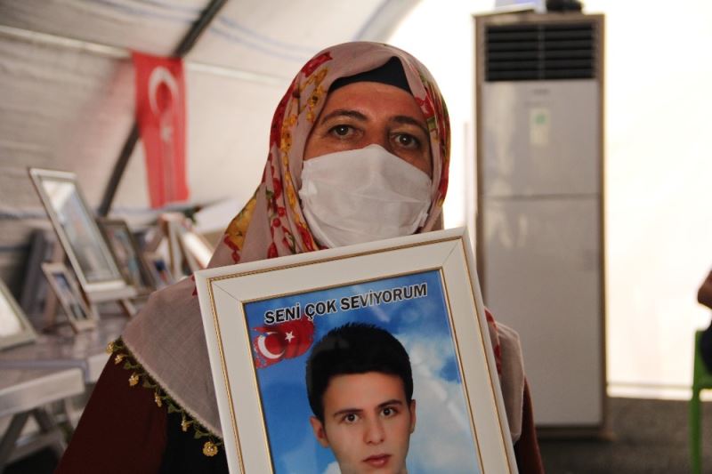 Aileler evlatlarını PKK terör örgütünden almak için direnişlerini sürdürüyor
