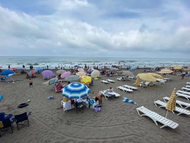 Akçakoca’da Kalkın Plajı temizliği ile dikkat çekiyor
