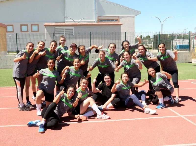 Sivas Belediyespor kadın hentbol takımı idmanlara başladı
