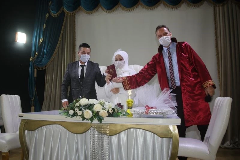 Karaman’da pandemi sürecinde 728 çiftin nikahı kıyıldı
