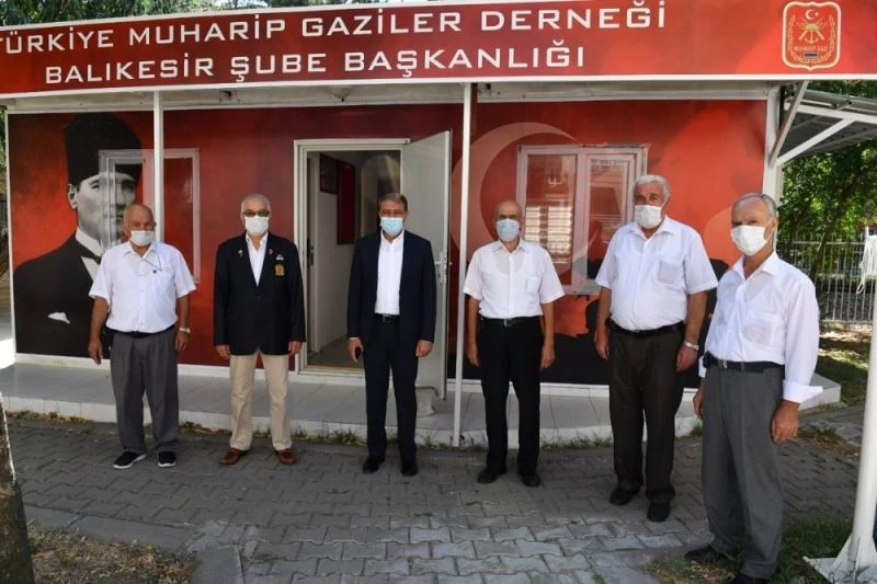 Vali Şıldak, şehit aileleri ve gazi derneklerini ziyaret etti
