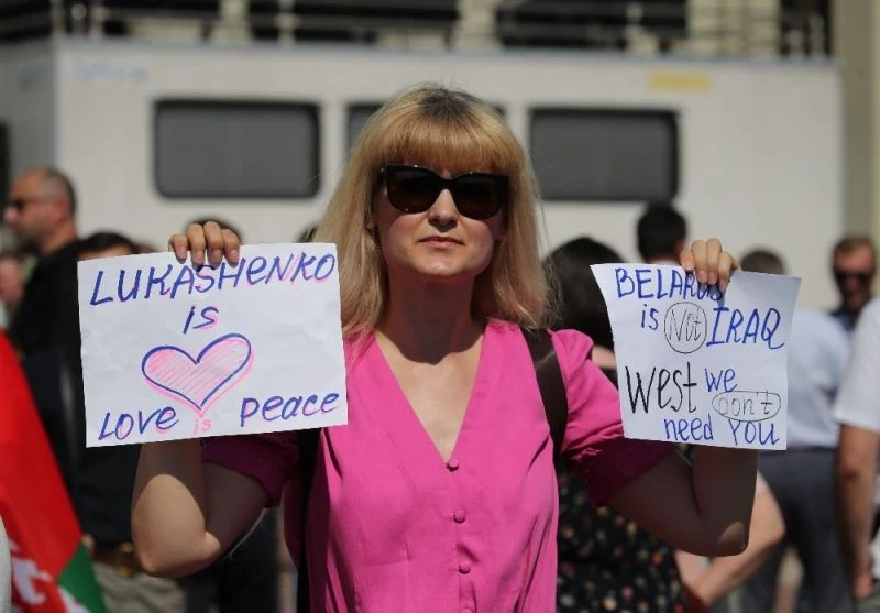 Lukaşenko, protestoların ardından gövde gösterisi yaptı
