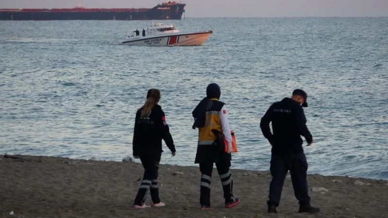 Koyda mahsur kalan 8 kişi denizin durulmasıyla birlikte kurtarıldı
