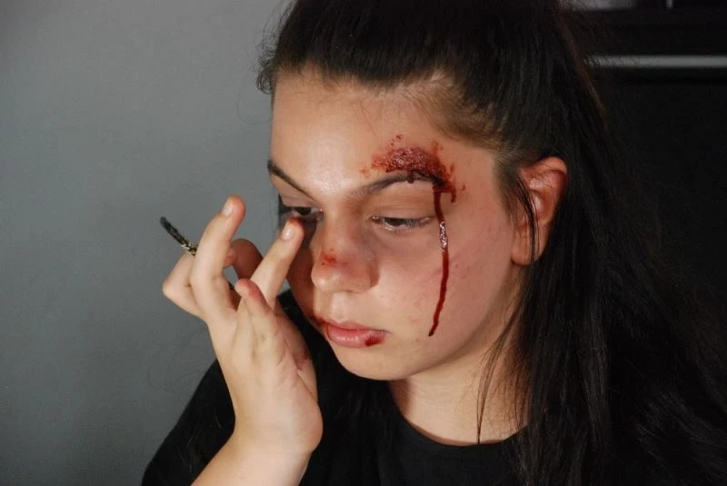 Onu gören, çığlık atıp, ambulansı arıyor
