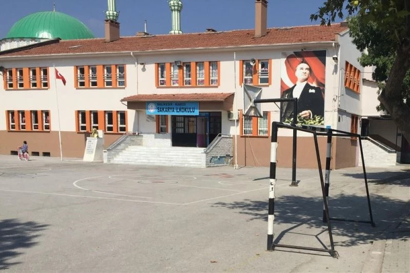 Sakarya İlkokulunda yıkım tamamlandı, sıra temel atmada
