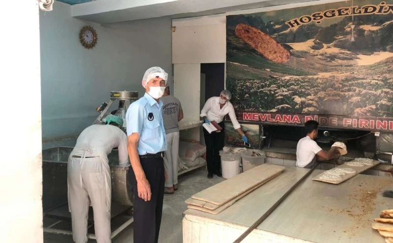 Hakkari’de unlu mamuller denetlendi
