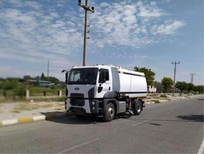 Iğdır Belediyesine yol süpürme aracı hibe edildi
