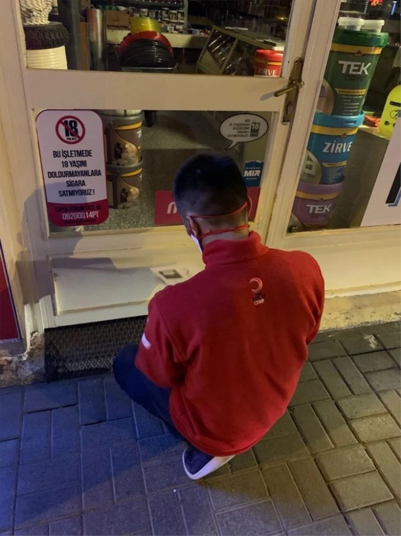 Genç Kızılay ekipleri Marmara Depremi’nde vefat edenleri unutmadı
