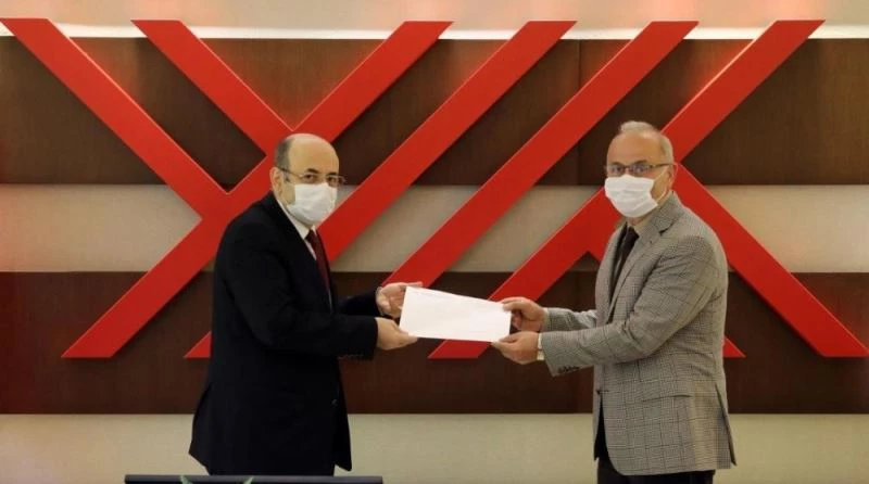 Rektör Ünal rektörlük mazbatasını aldı
