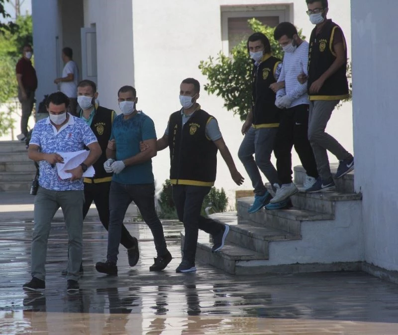 FETÖ tehdidiyle telekonferansa aldıkları aileden 216 bin liralık altın aldılar
