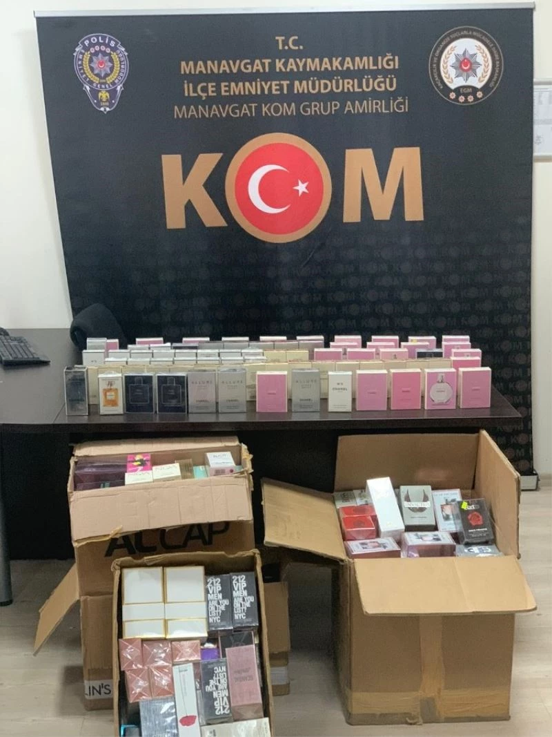 Gümrük kaçağı sahte parfümler polise takıldı
