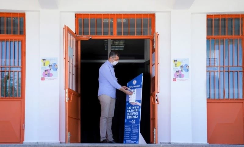 İlk ‘Okulum Temiz’ belgesi Gümüşoluk İlkokuluna verildi
