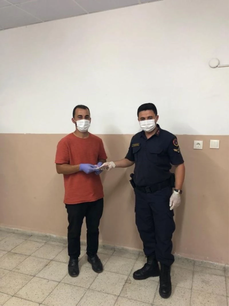 İç çamaşırına sakladığı kurbanlık paralarla kaçan şahıs yakalandı
