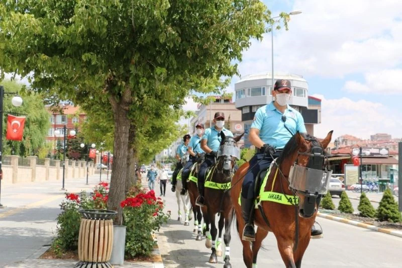 Atlı polisler Yozgat’ta devriye görevinde bulundu
