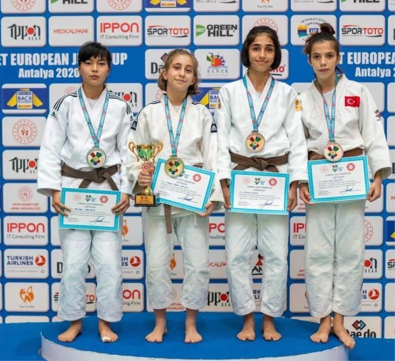 Salihlili 4 judocuya milli görev
