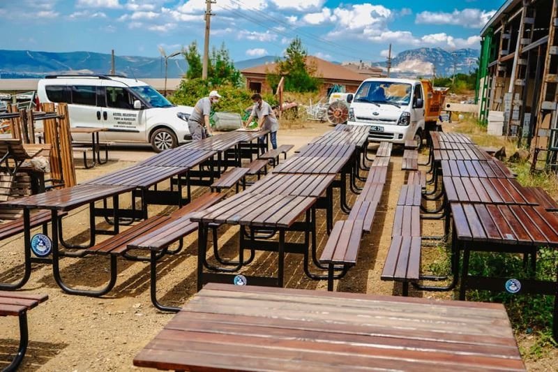 Kestel’de bank ve piknik masaları yenileniyor
