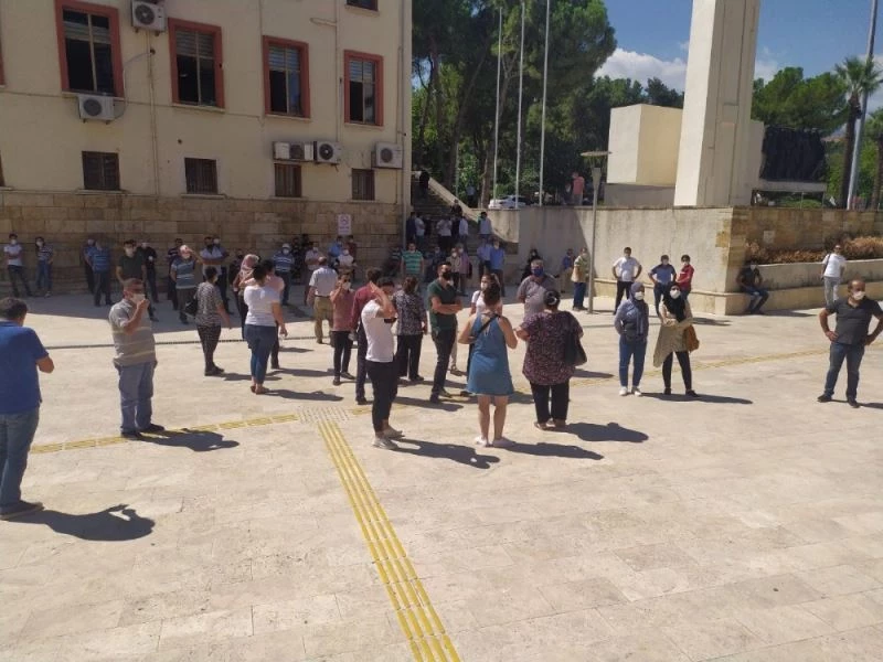 Valiliğe gidip düğün için izin istediler
