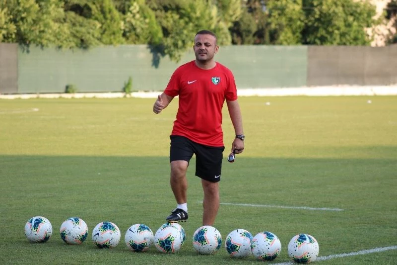 Futbolculuk ve  teknik direktörlük yaptığı takımdan istifa etti
