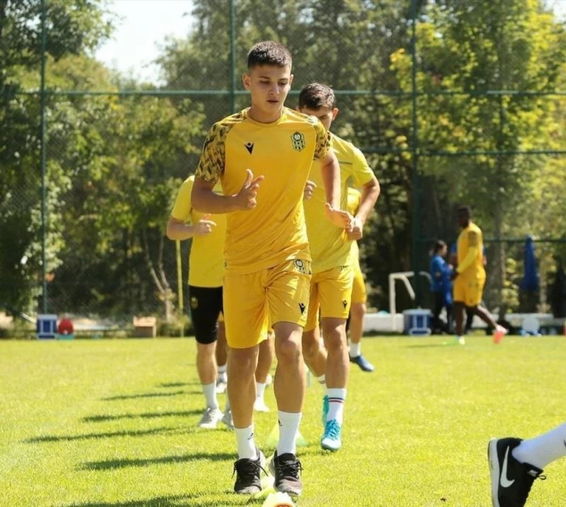 Yeni Malatyaspor’un genç yeteneği Burak Efe dikkat çekiyor
