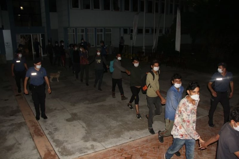 Tır dorsesinde yakalanan 173 kaçak göçmen sınır dışı edilmek üzere Edirne’ye gönderildi
