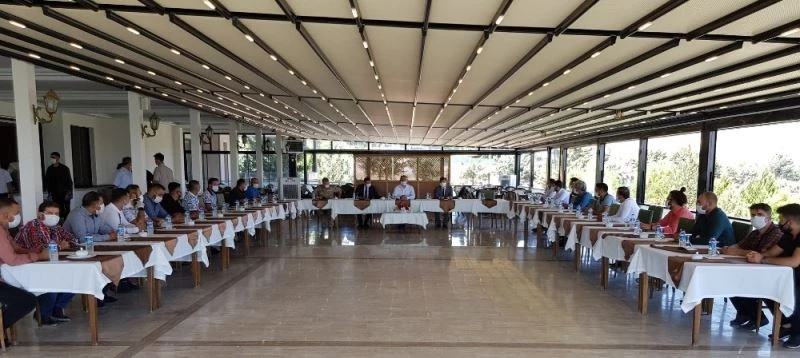 Vali Soytürk düğün salonu işletmecileriyle bir araya geldi
