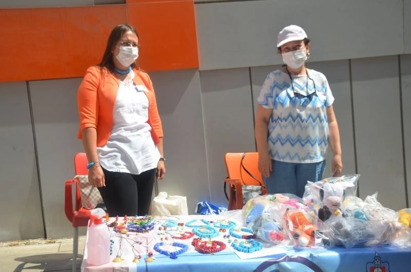 Bu pazarda satıcılar da üreticiler de kadın
