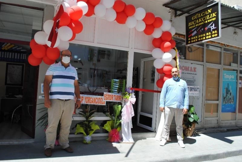 Eğirdir Kaymakamı Çelik’ten, kılıçlı iş yeri açılışı
