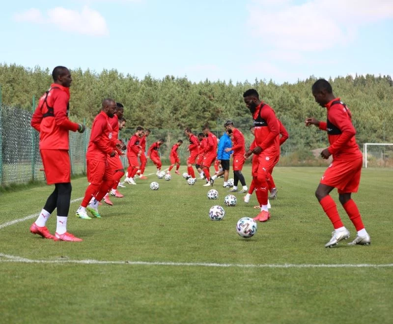 Sivasspor, Bolu’da yoğun tempoda çalışıyor
