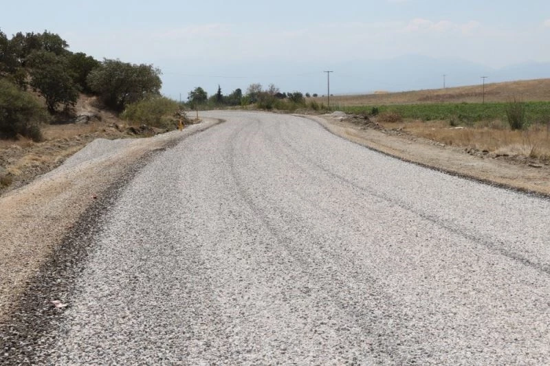 Gölmarmara’daki yol yapım çalışması tam not aldı
