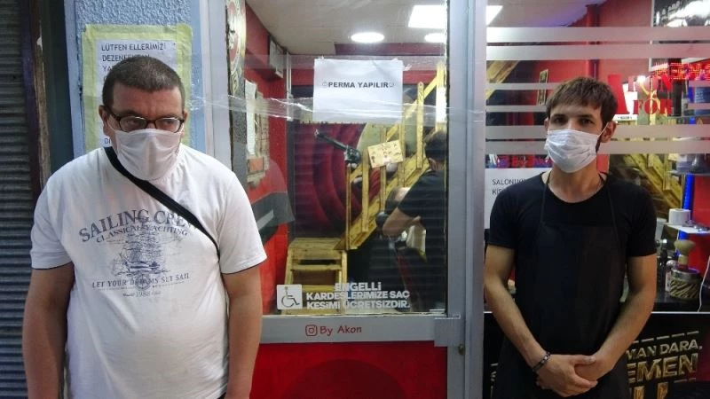 Uşaklı berberden engellilere ücretsiz tıraş
