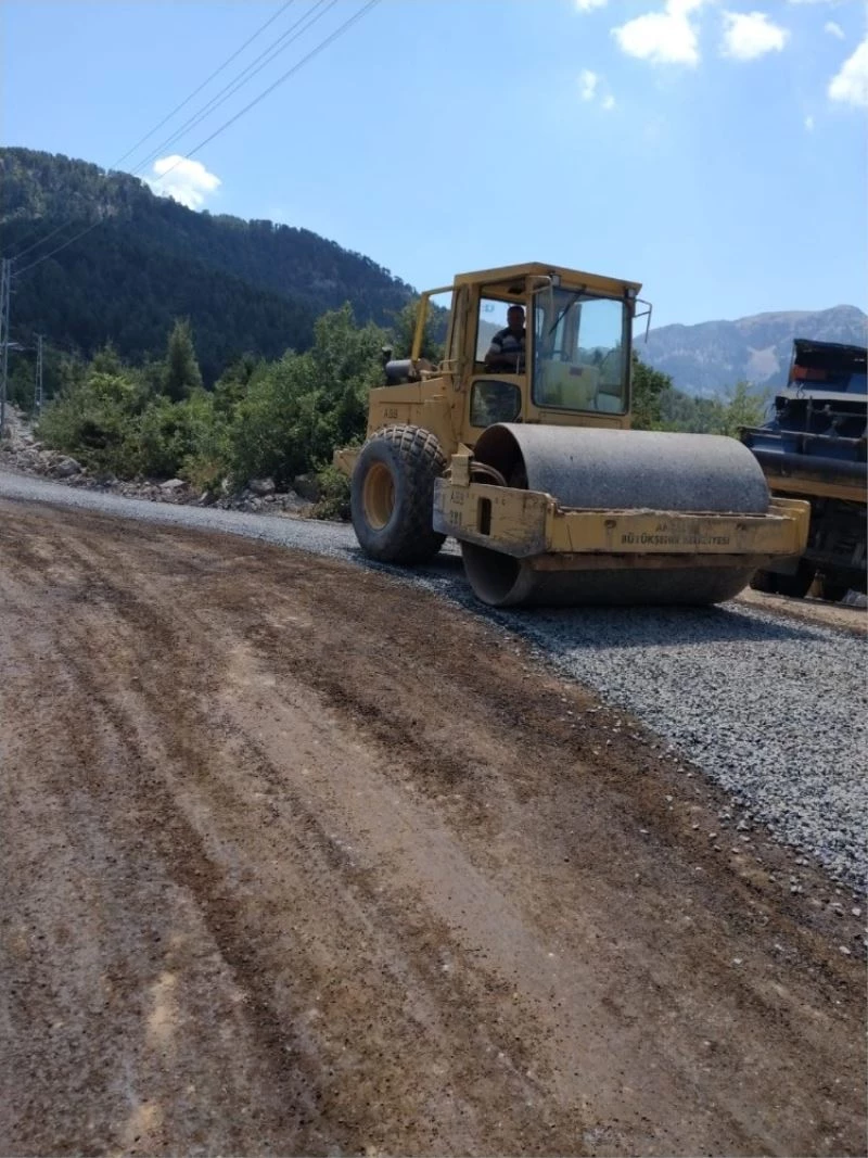 Büyükşehirden Gündoğmuş Köprülü yayla yoluna sathi asfalt
