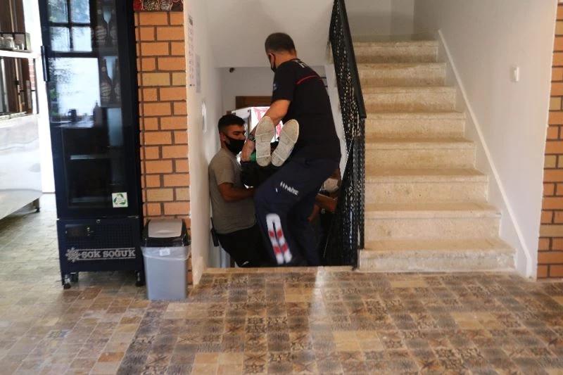 Genç adam ziyaret için geldiği pansiyonda hayatının şokunu yaşadı
