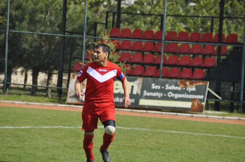 43 yıldır kariyerini sürdüren 59 yaşındaki ’Futbol Çınarı’nın öyküsü
