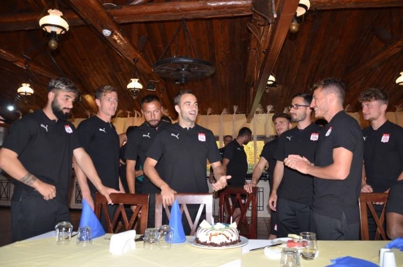 Sivasspor’da Felix’e sürpriz doğum günü kutlaması
