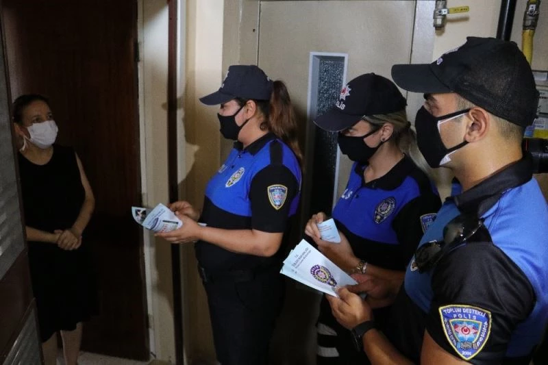 Adana polisinden mahallede ‘Komşunu kolla’ turu
